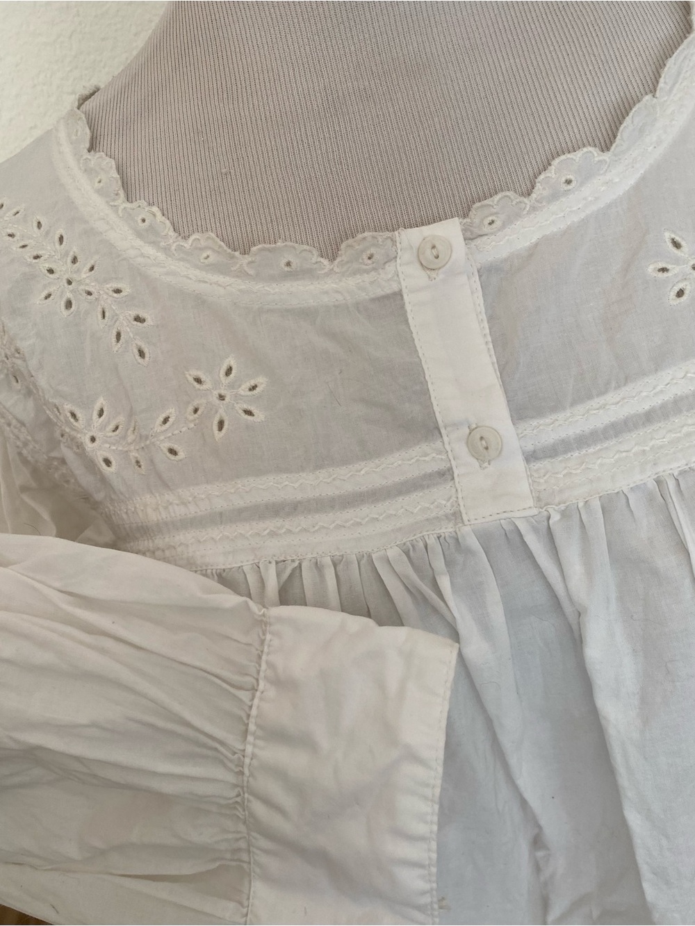 Anthropology White Victorian inspired long sleeve top 100% cotton size S/M 38.00